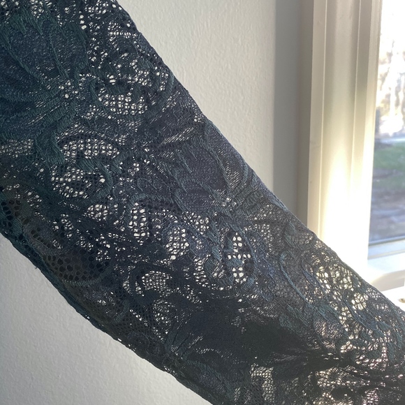 Flattering Kensie Dark Green Stretch Lace Dress - Picture 4 of 6